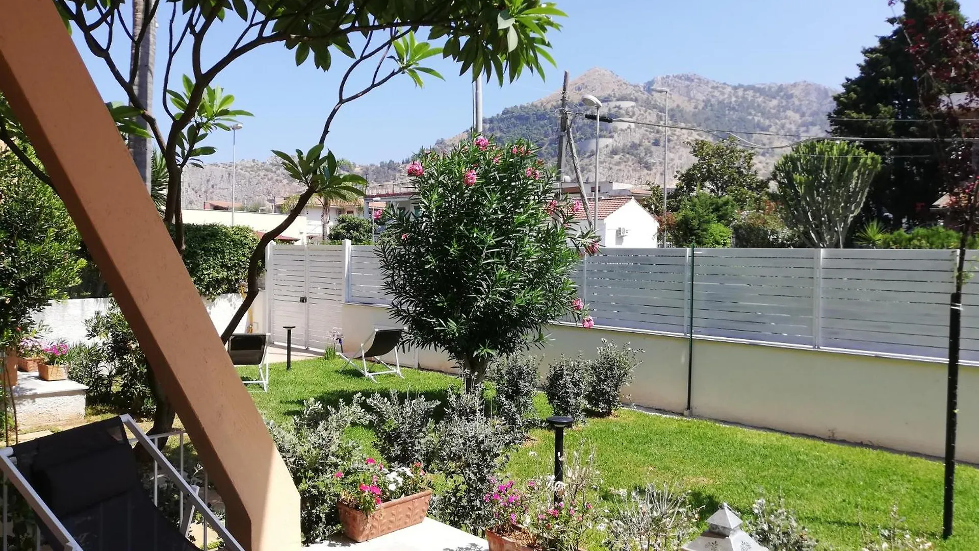 Mondello Felix - Appartamenti In Villa A 600M Dal Mare Italy