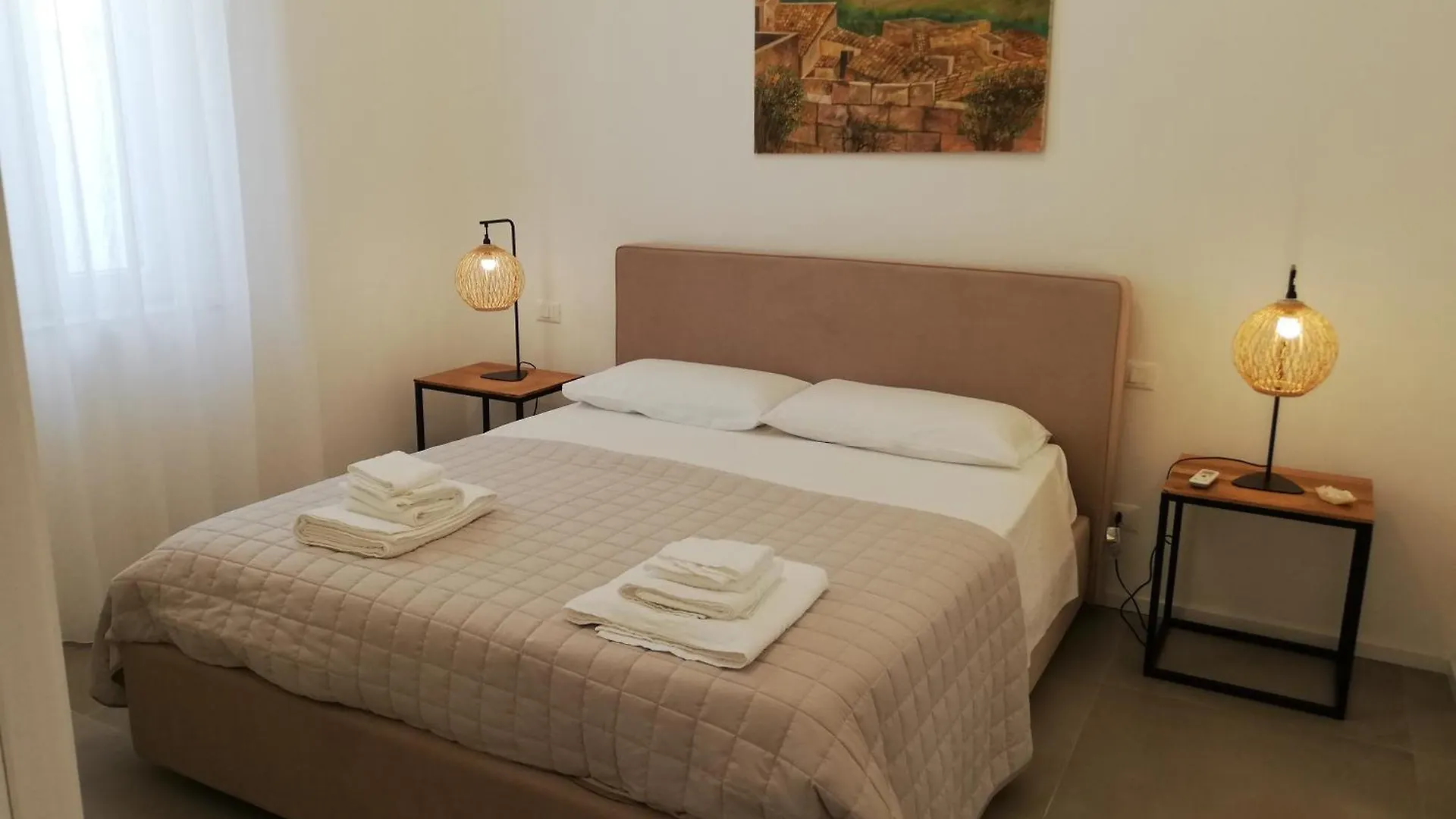 Mondello Felix - Appartamenti In Villa A 600M Dal Mare location