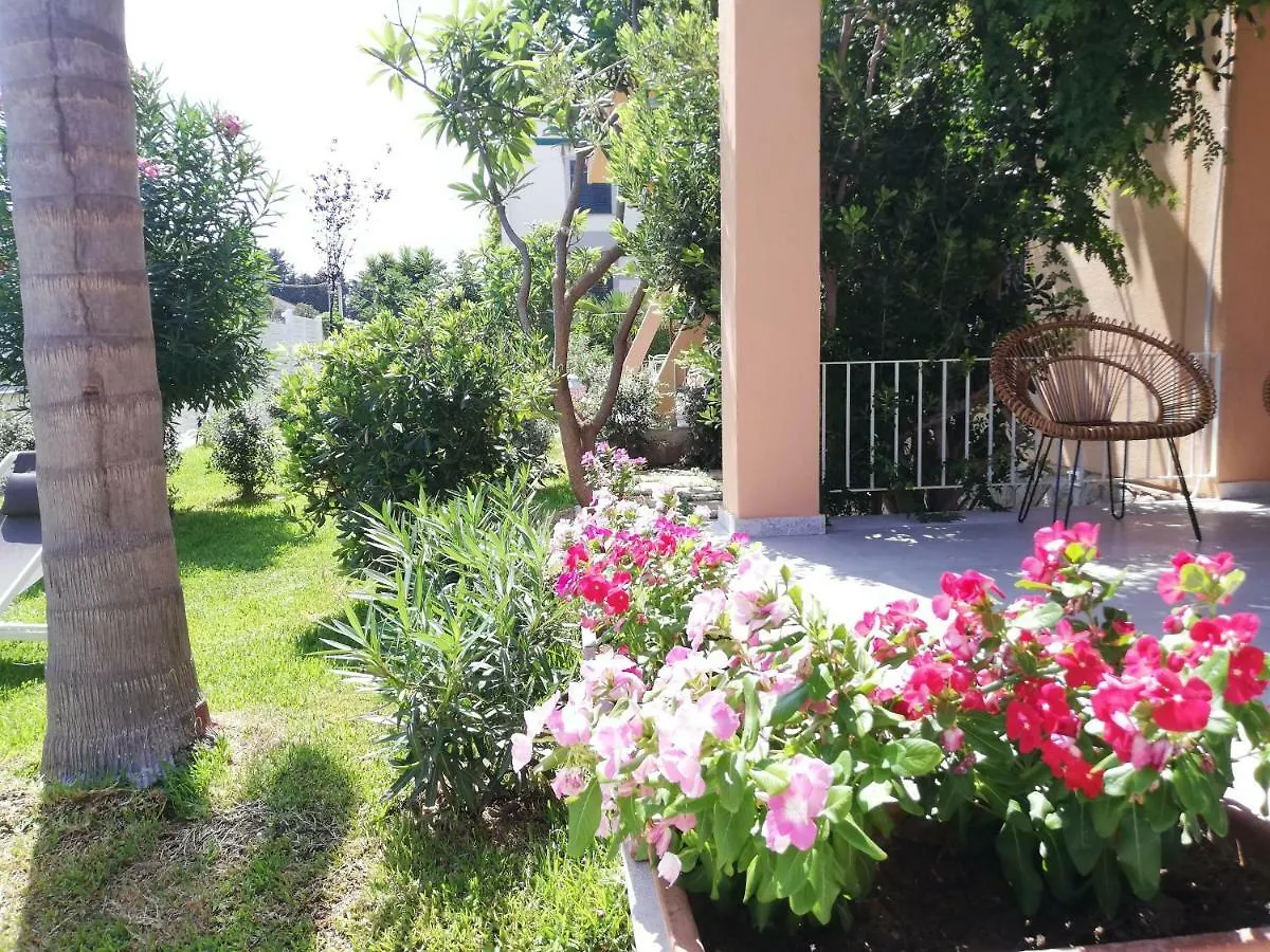 Mondello Felix - Appartamenti In Villa A 600M Dal Mare